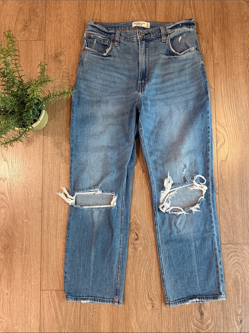 ABERCROMBIE THE ANKLE STRAIGHT ULTRA HIGH RISE JEANS SIZE 8